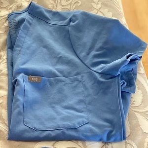 Size small Figs scrub top